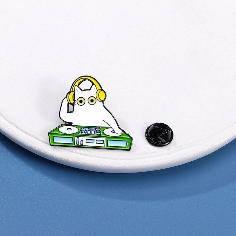 Cartoon Style Cute Pin Musical Instrument Cartoon Cat Alloy Stamping Stoving Varnish Plating Unisex Badge Brooches Collar Pin