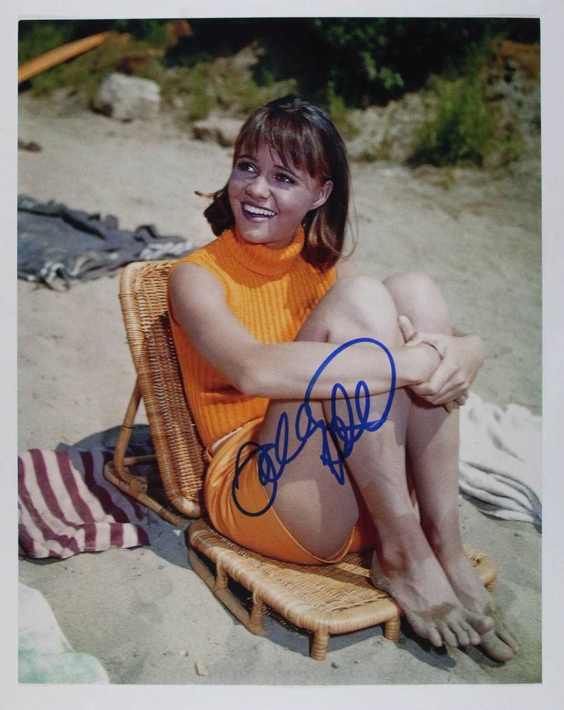 Sally Field Signed Autographed Glossy 11x14 Photo Poster painting - COA Matching Holograms