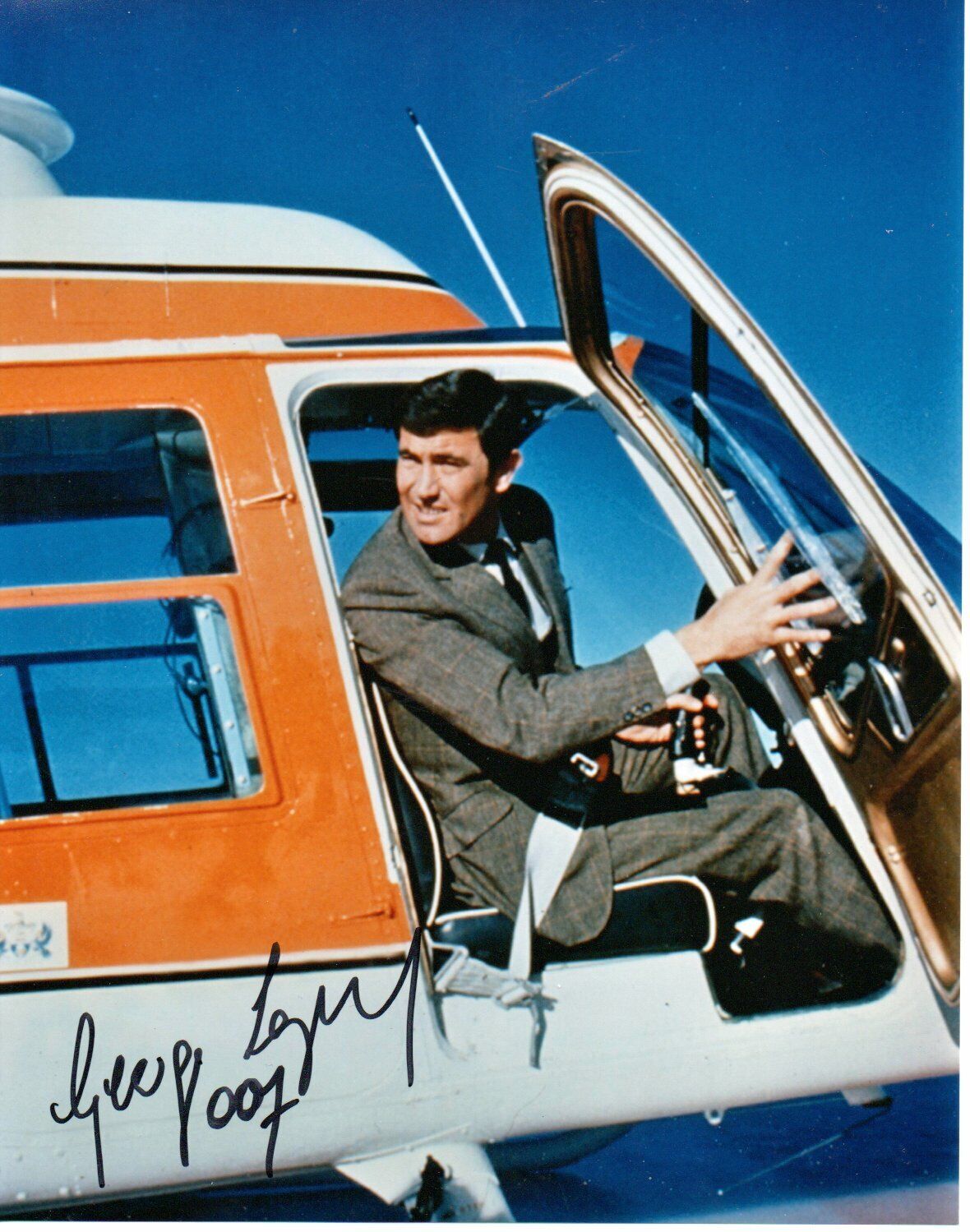 Hand Signed George Lazenby Photo Poster painting 10 x 8 Photo Poster painting OHMSS James Bond Autograph Coa