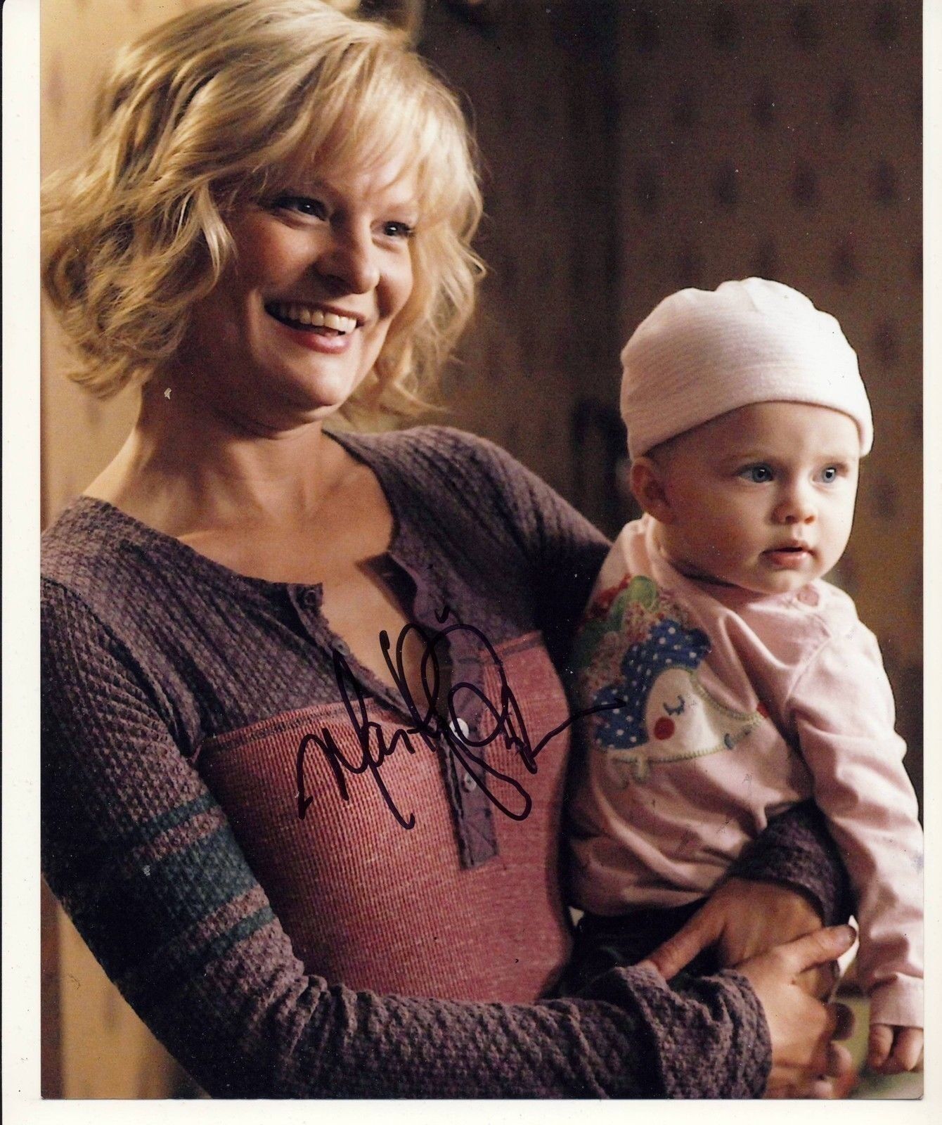 Martha Plimpton Autograph RAISING HOPE Signed 10x8 Photo Poster painting AFTAL [5013]