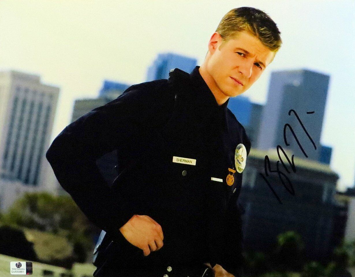 Ben McKenzie Signed Autographed 11X14 Photo Poster painting Southland Sherman Pose GV830861