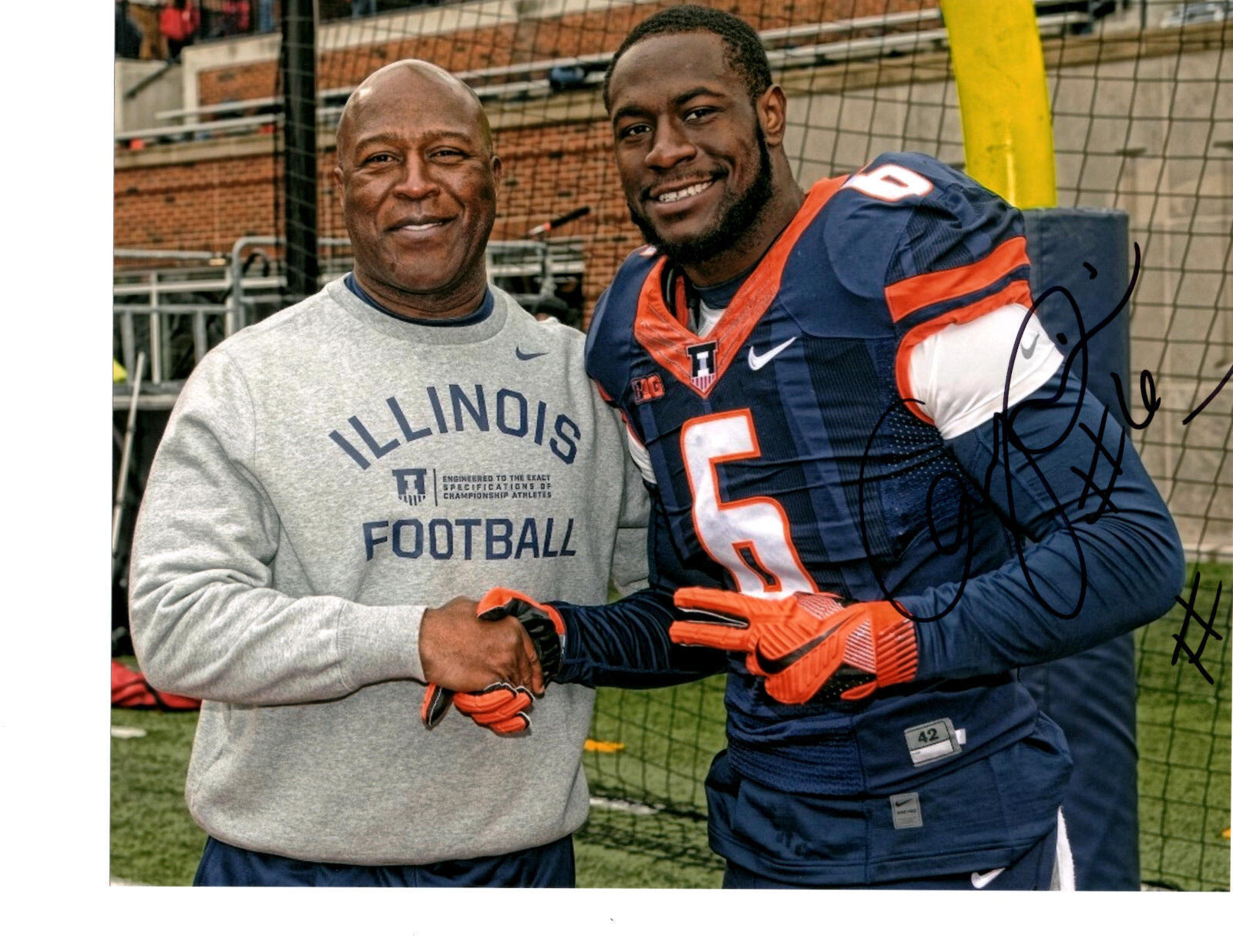 Carroll Phillips Illinois FightingIllini signed autographed 8x10 football Photo Poster painting!