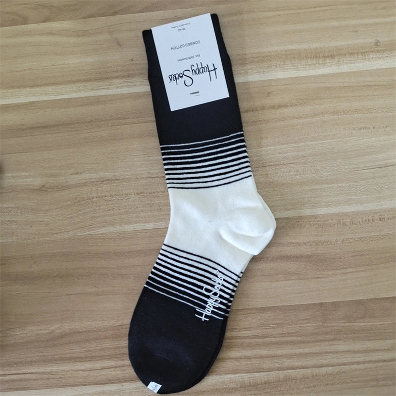 Women’s Vacation Minimalist Polka Dots Cotton Crew Socks A Pair