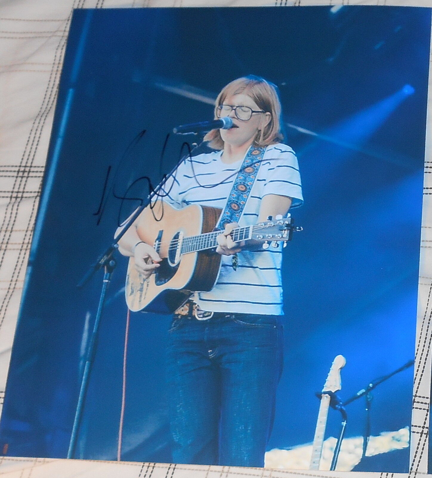 BRETT DENNEN SIGNED AUTOGRAPH CLASSIC ON STAGE GUITAR PERFORMANCE 8X10 Photo Poster painting COA