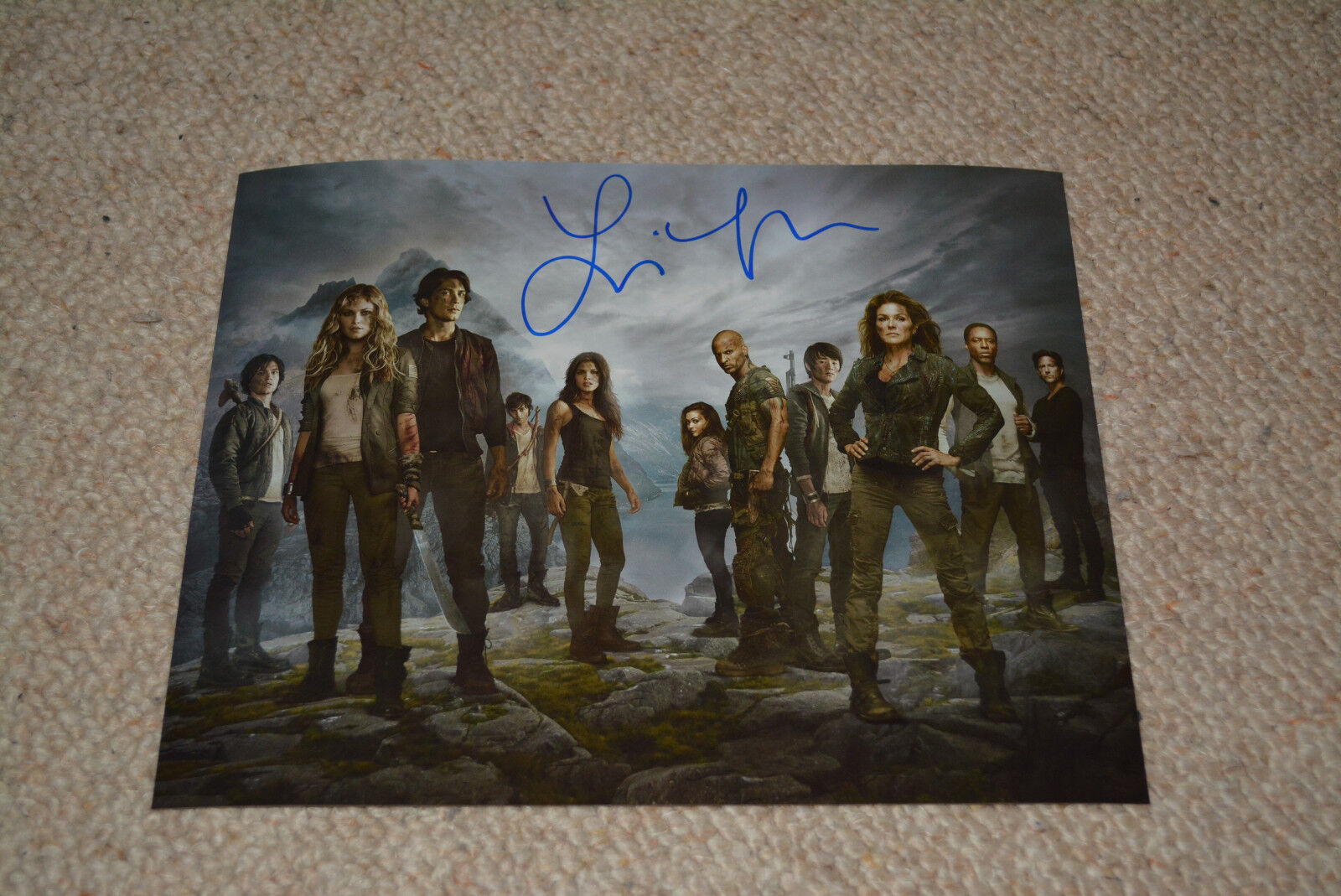 LINDSEY MORGAN signed autograph 8x10 (20x25 cm) In Person THE 100 Raven