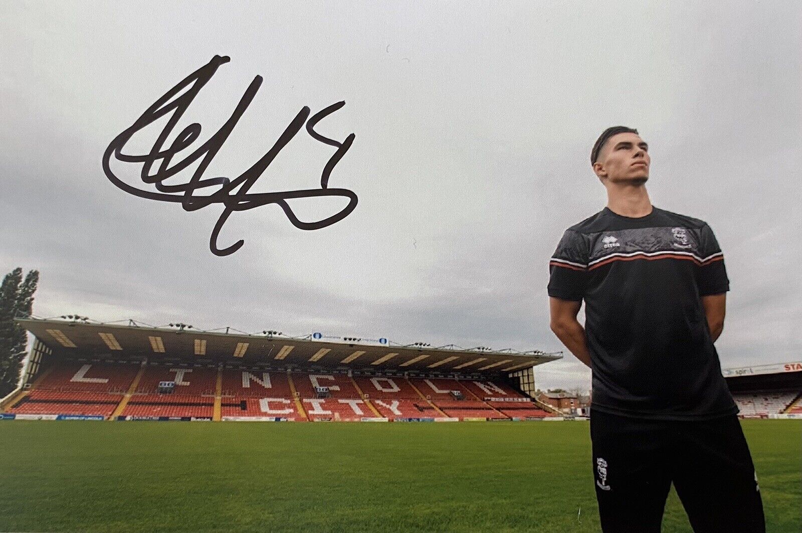 Liam Montsma Genuine Hand Signed Lincoln City 6X4 Photo Poster painting 6