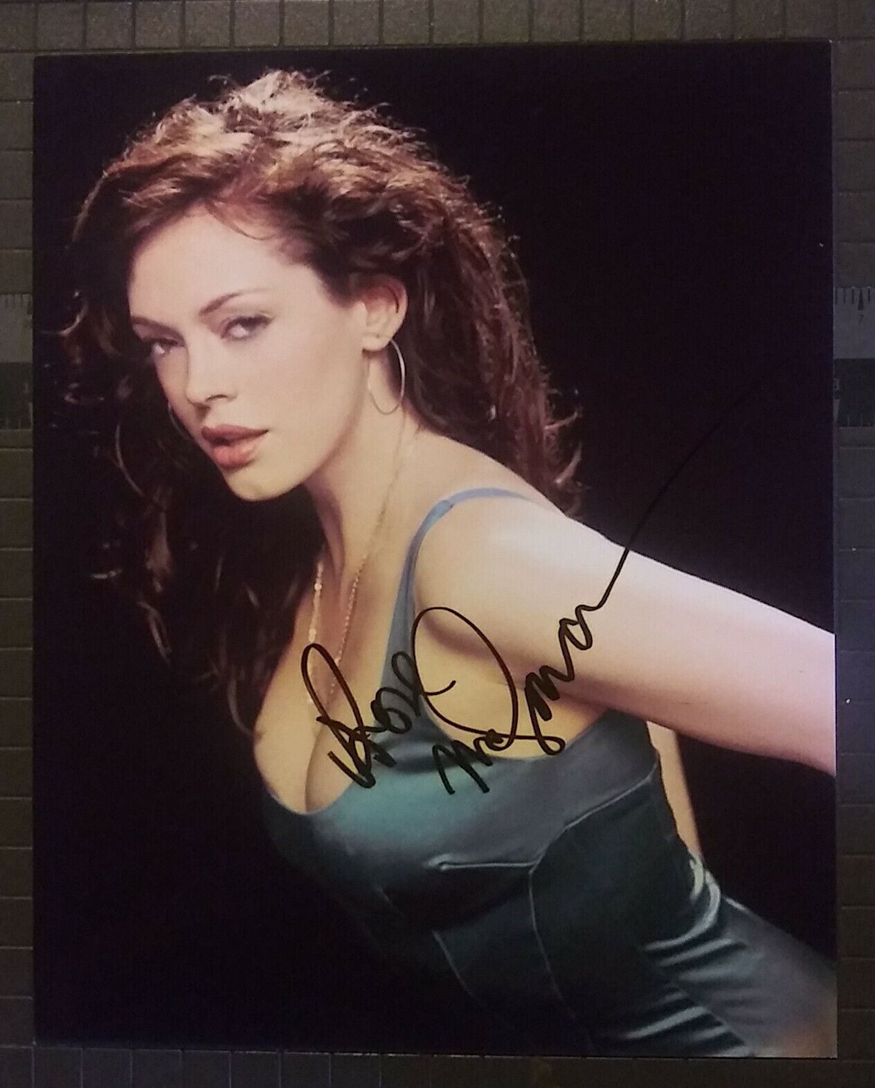 Rose McGowan signed 8x10