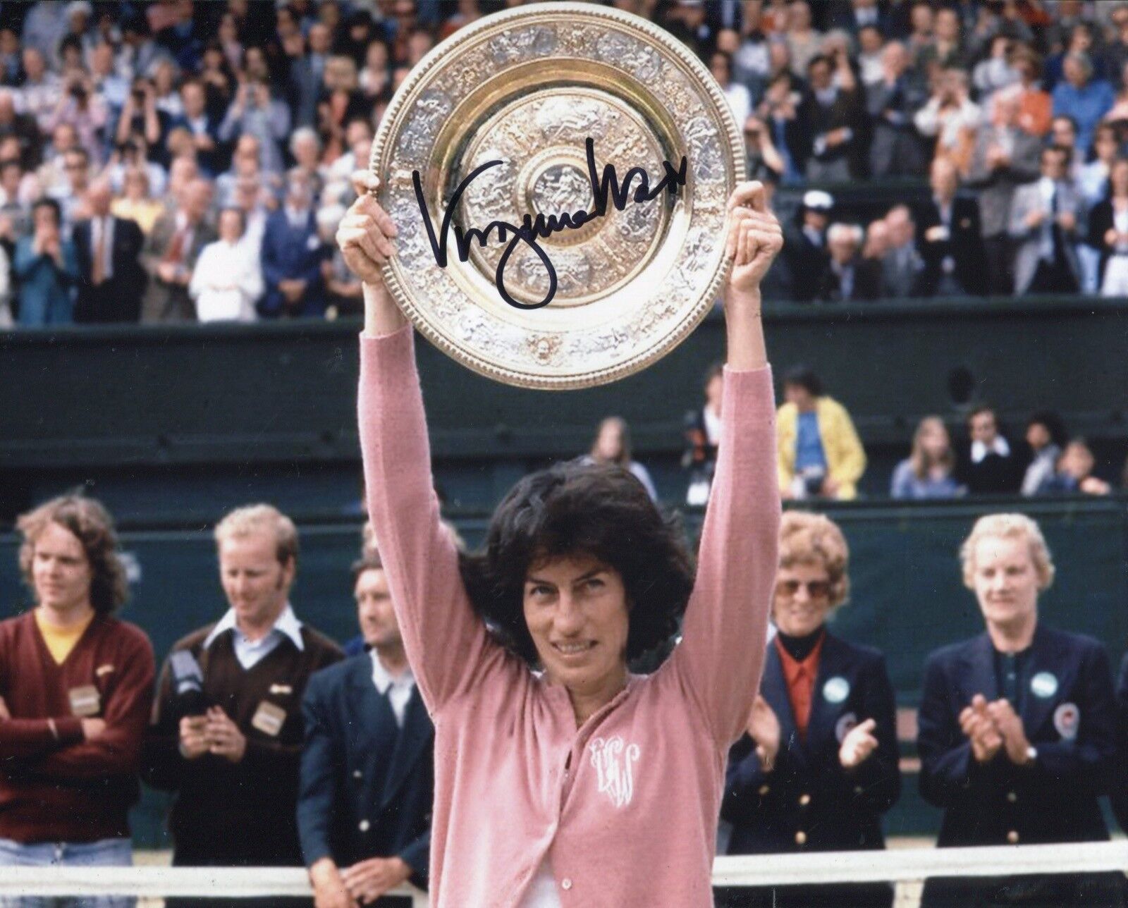 Virginia Wade signed 1977 Wimbledon Ladies Singles Tennis win 8x10 Photo Poster painting