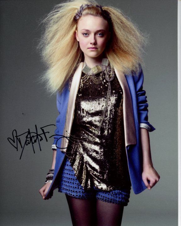 DAKOTA FANNING Signed Autographed Photo Poster painting