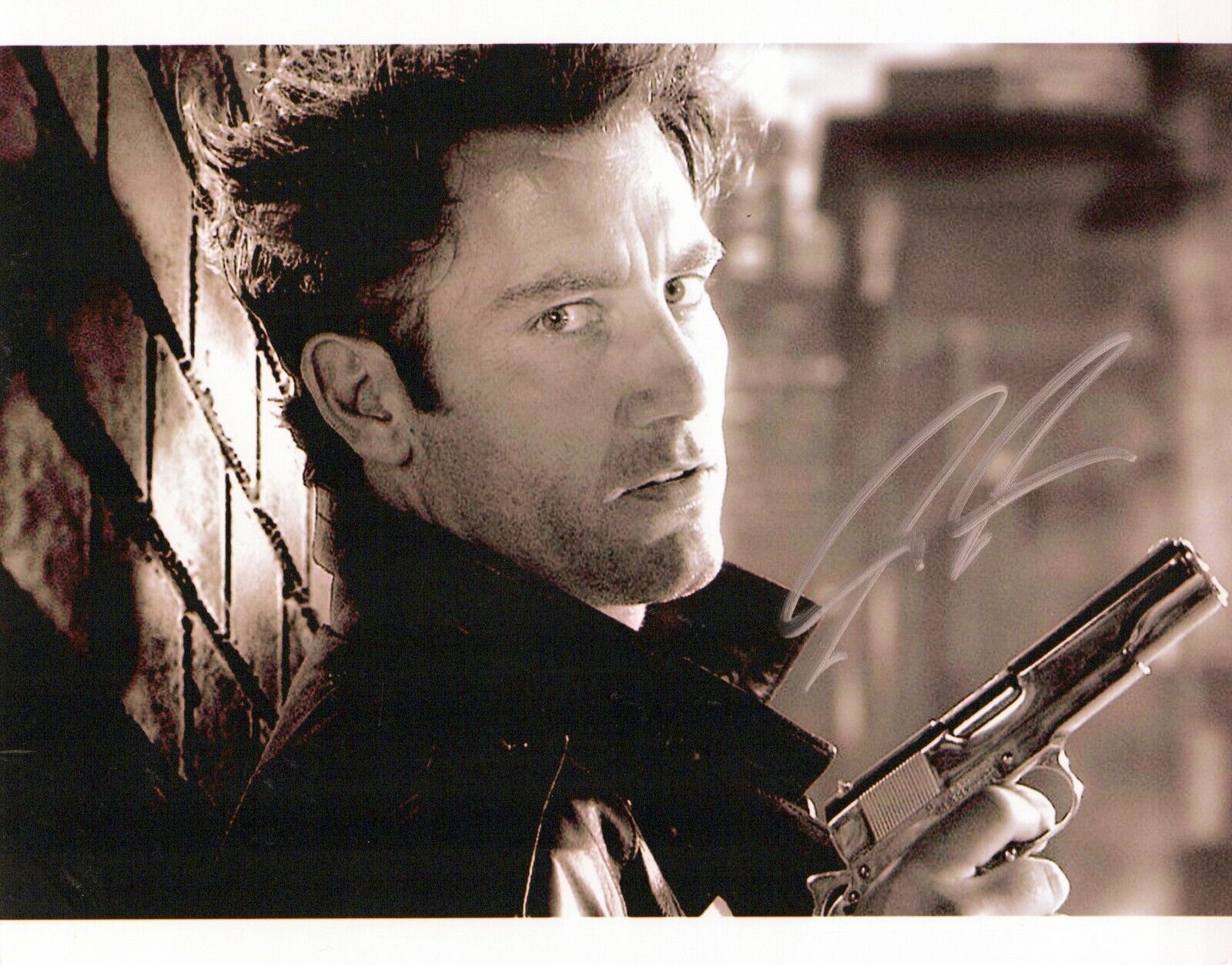 Clive Owen Sin City autographed Photo Poster painting signed 8x10 #1 Dwight