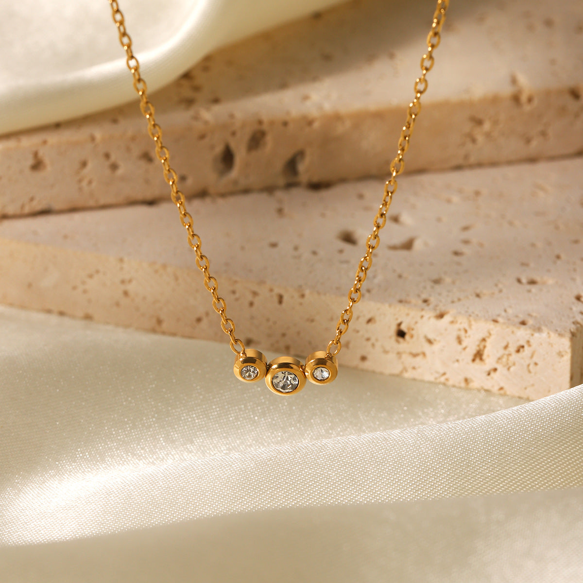 18K Gold Geometric Stainless Steel Inlaid Zircon Pendant Necklace Female Niche Design Titanium Steel Clavicle Chain