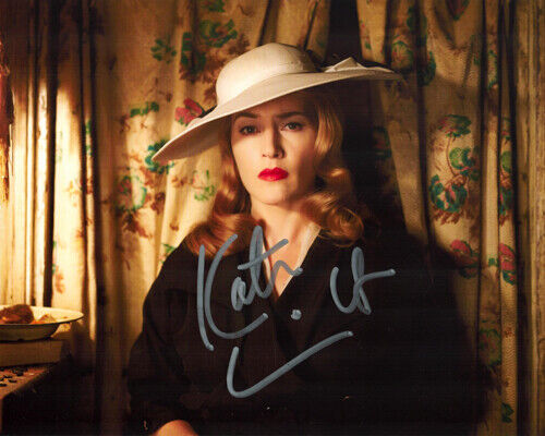 Autographed Photo Poster painting Kate Winslet signed 8 x 10