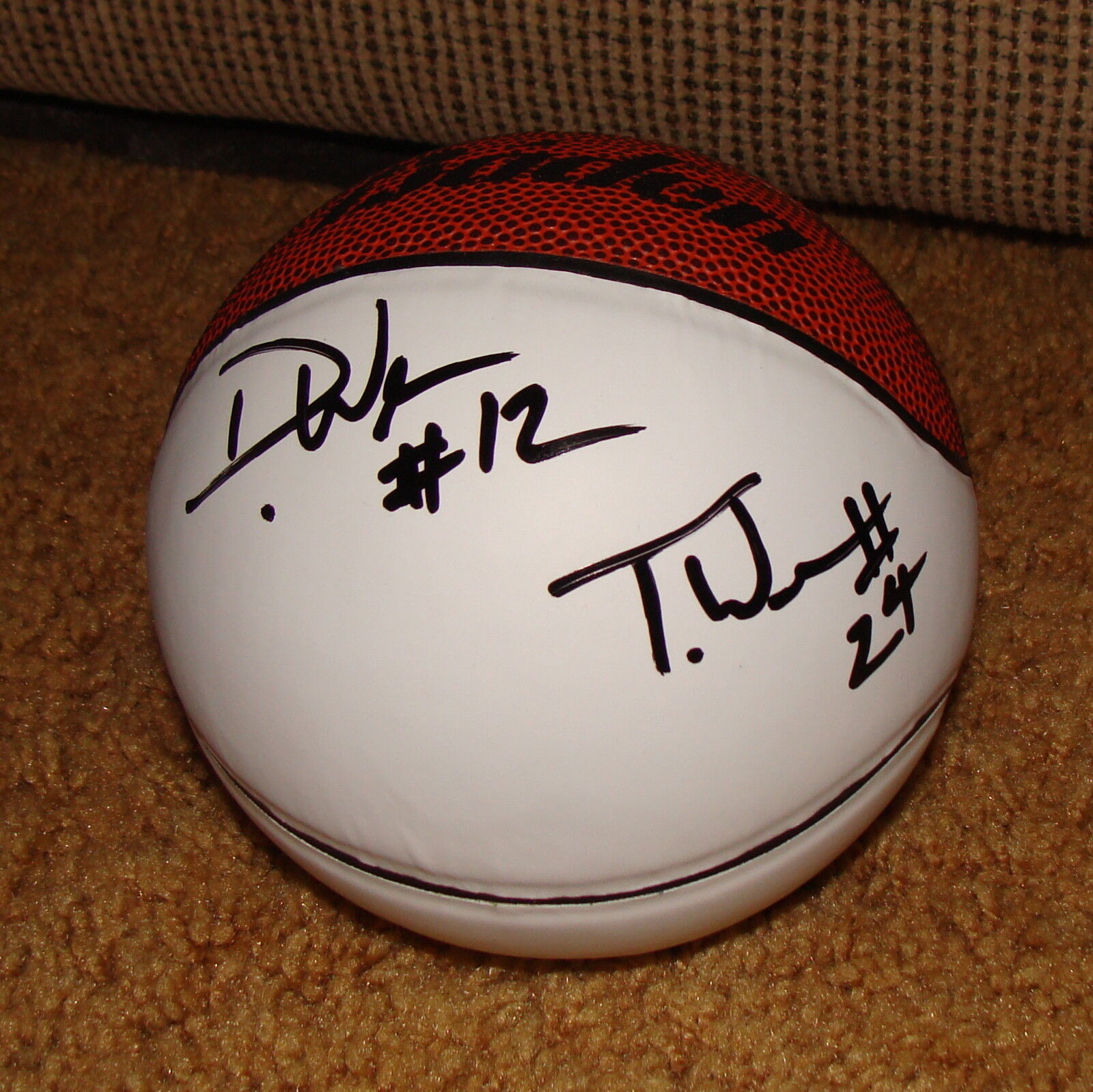 TRAVIS DAVID WEAR UCLA BRUINS SIGNED AUTOGRAPHED MINI BASKETBALL-PROOF