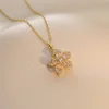 Collier pendentif fleur rotatif en Zircon