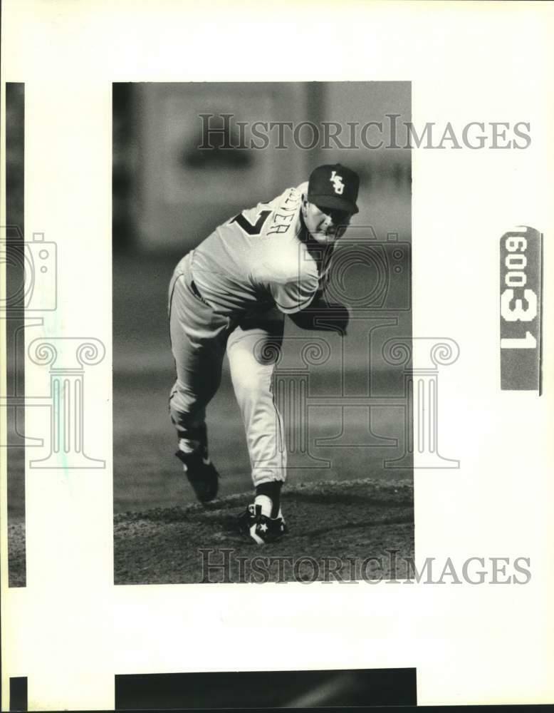 Press Photo Poster painting Louisiana State University baseball pitcher Lloyd Peevers throws