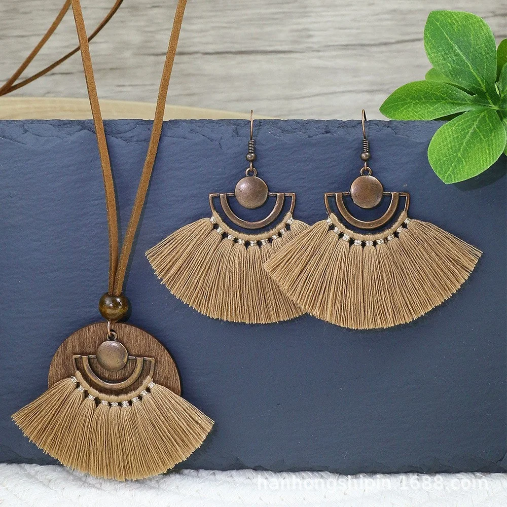 Women's Bohemian Fan-shaped Tassel Earrings And Necklace Suit