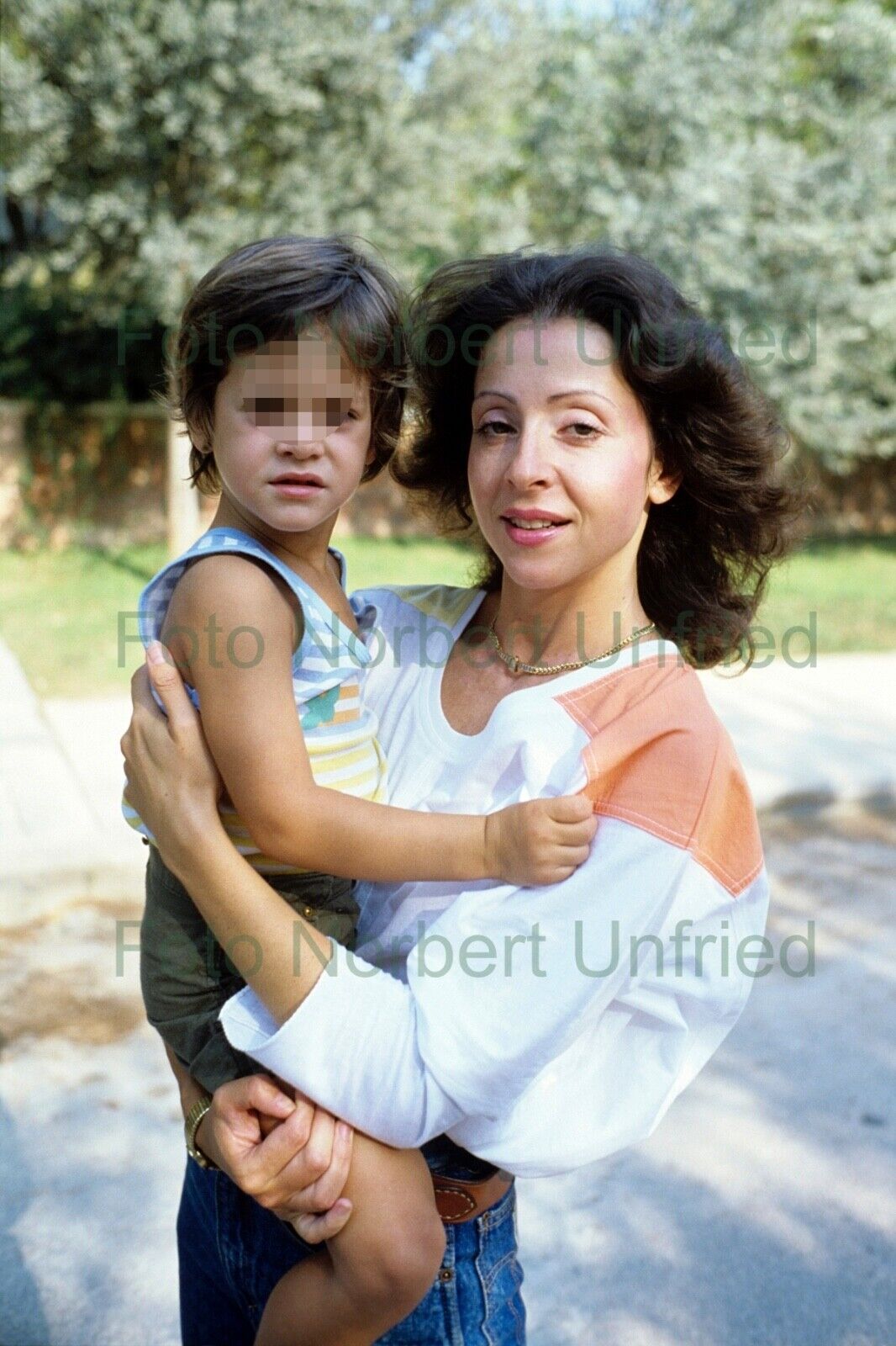 Vicky Leandros With Son - Photo Poster painting 20 X 30 CM Without Autograph (Nr 2-496