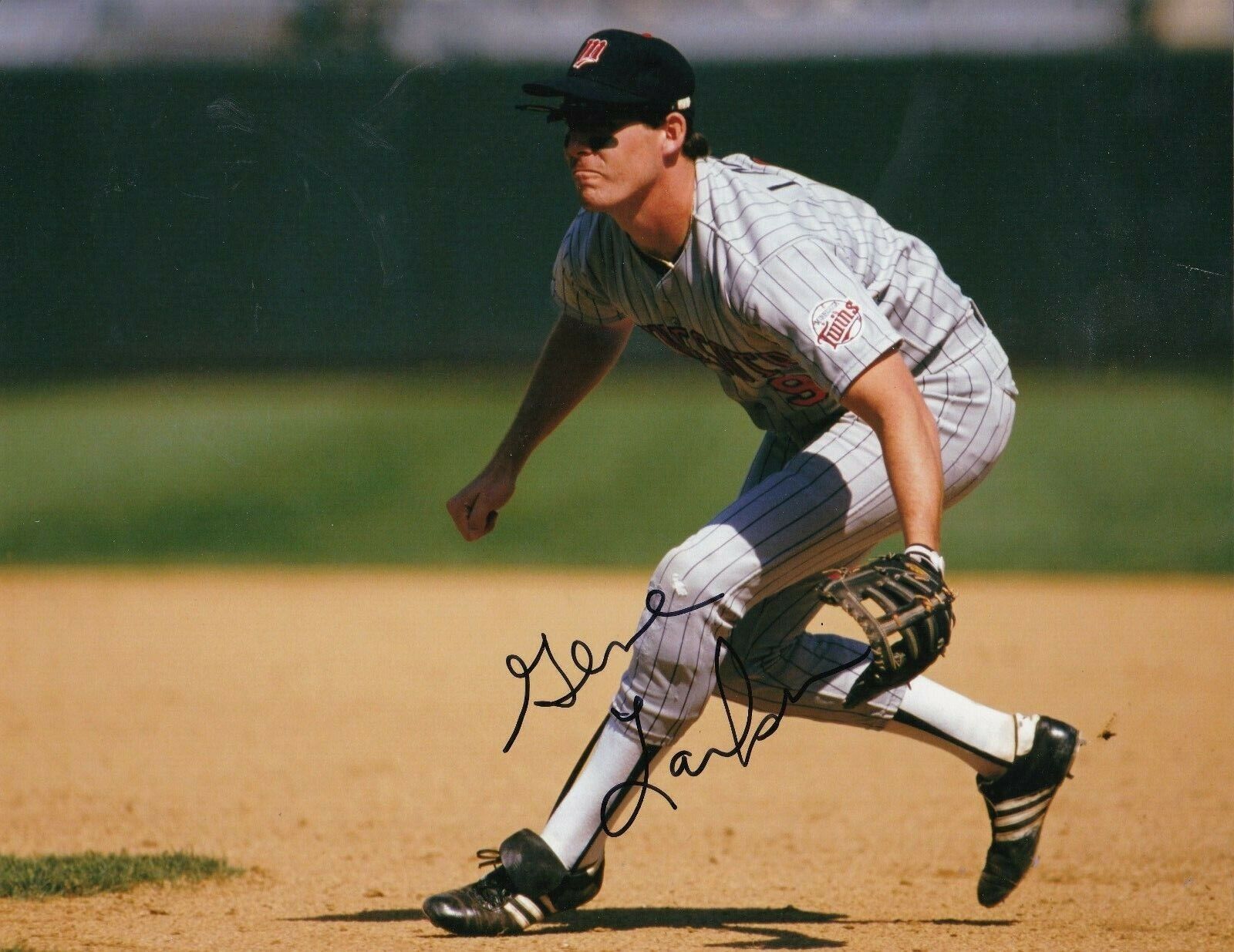 GENE LARKIN MINNESOTA TWINS ACTION SIGNED 8x10