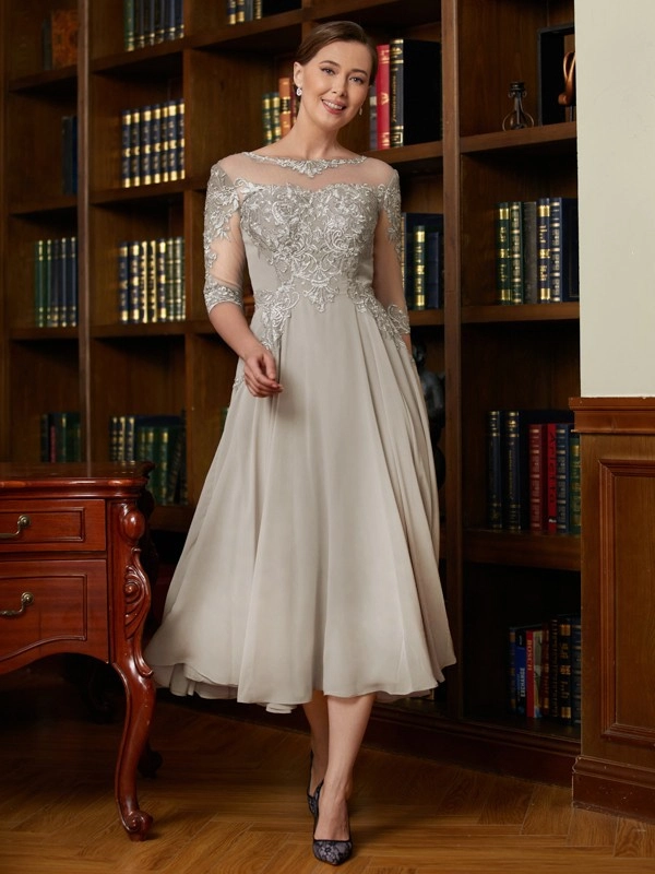 Lussooy Stunning Silver Chiffon Scoop Neck Embroidery Short Sleeves Mother of The Bride Dress 