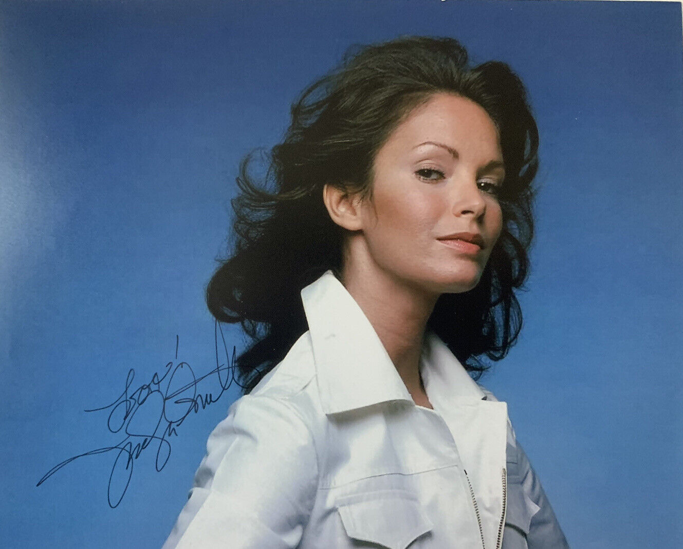 JACLYN SMITH HAND SIGNED 8x10 Photo Poster painting ACTRESS CHARLIES ANGELS SEXY AUTOGRAPHED