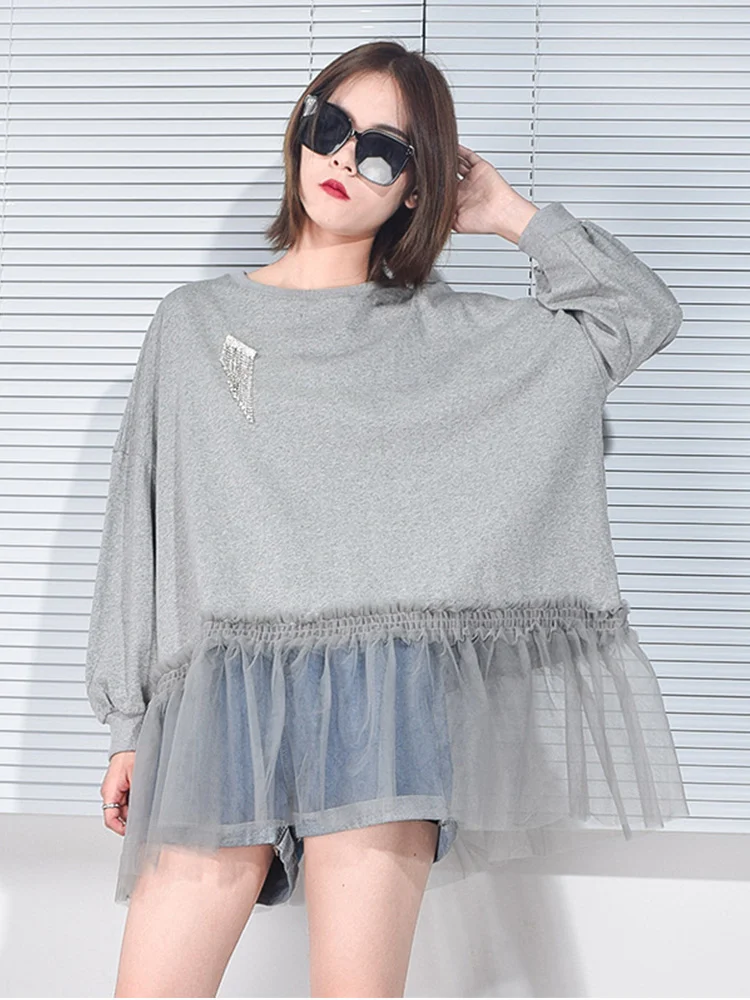 Loose Grey O-neck Hot Diamonds Decor Splicing Mesh Yarn Long Sleeve Sweatshirt 