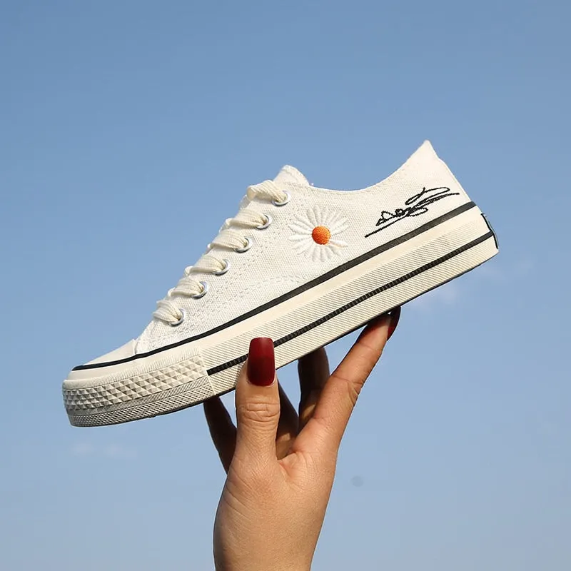 2022 New Korean Style Ulzzang Daisy Canvas Shoes for Women 45 White Black Yellow Green Purple Color sneakers women