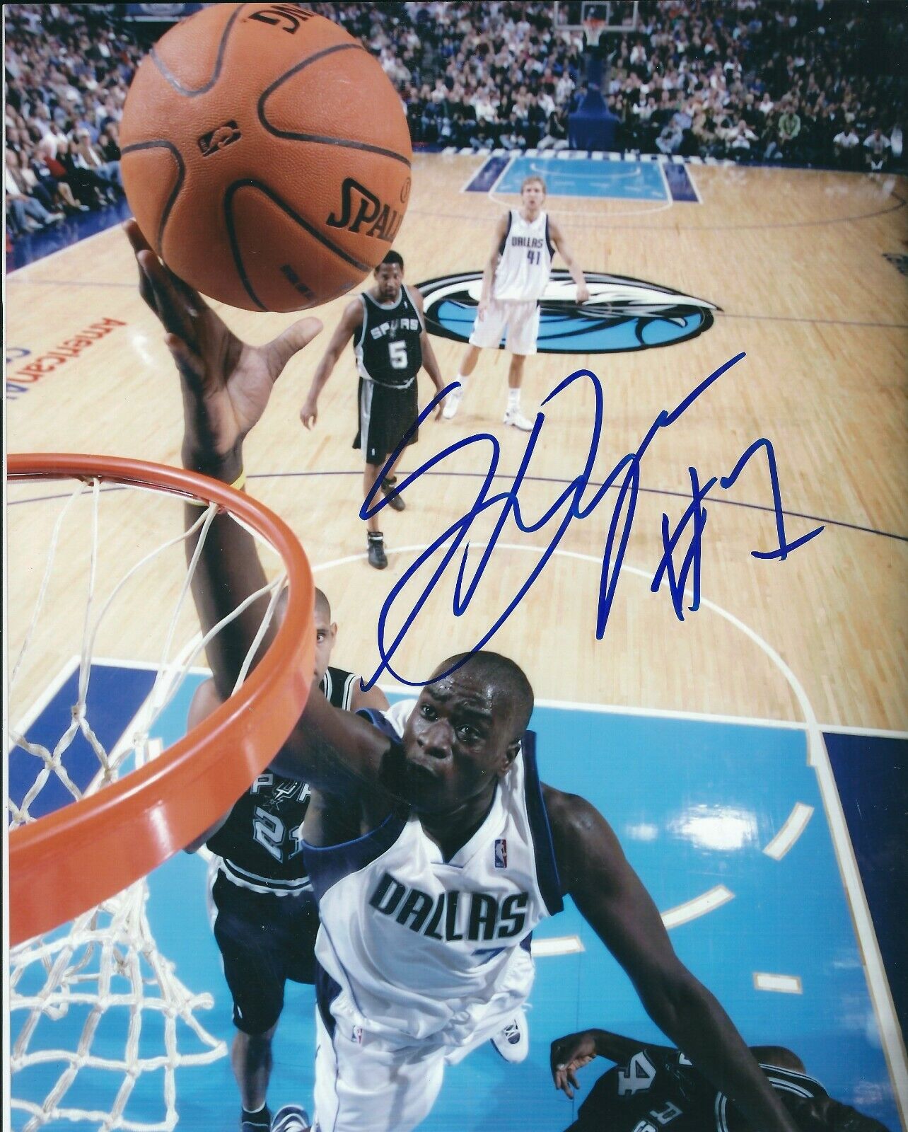 Autographed DESAGANA DIOP Dallas Mavericks Basketball 8x10 Photo Poster painting w/ COA