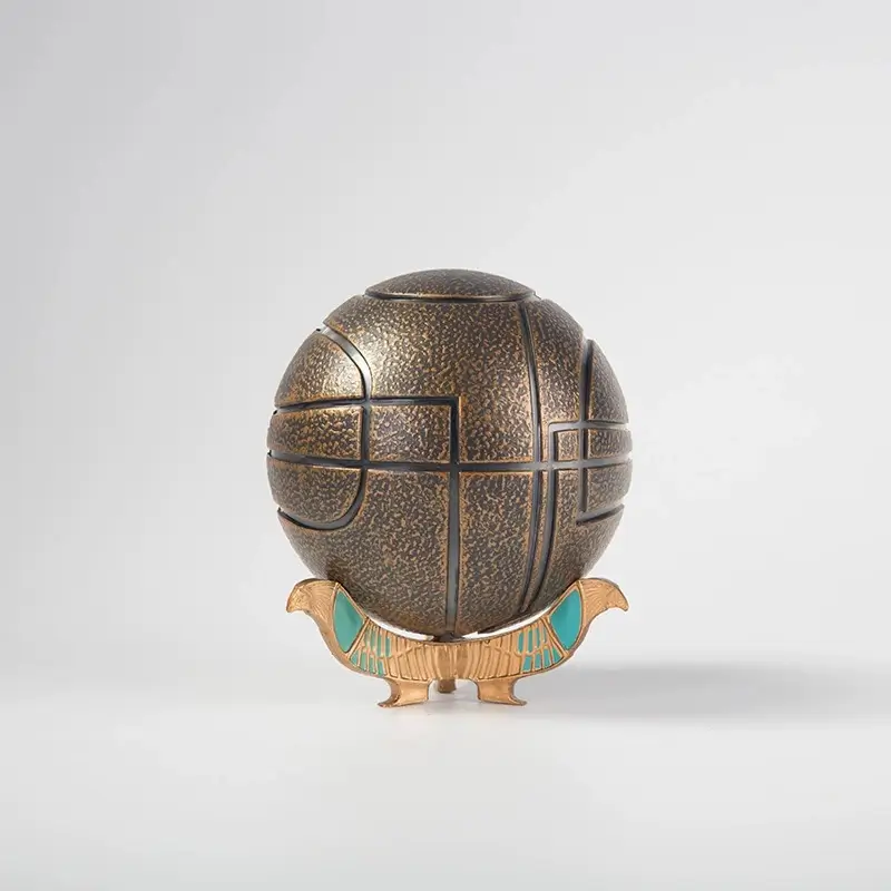 Hidden Blade Assassin's Creed the Golden Apple of Eden image 5