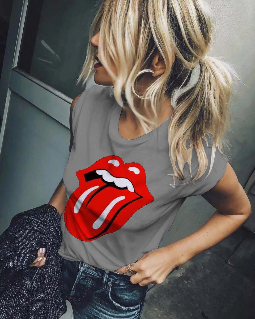 Short sleeve T-shirt with lips and tongue print