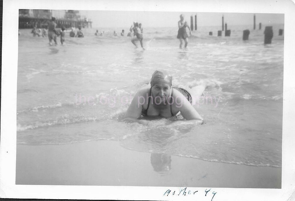 Vintage FOUND Photo Poster paintingGRAPH bw A DAY AT THE BEACH Original SNAPSHOT JD 110 4 Z2