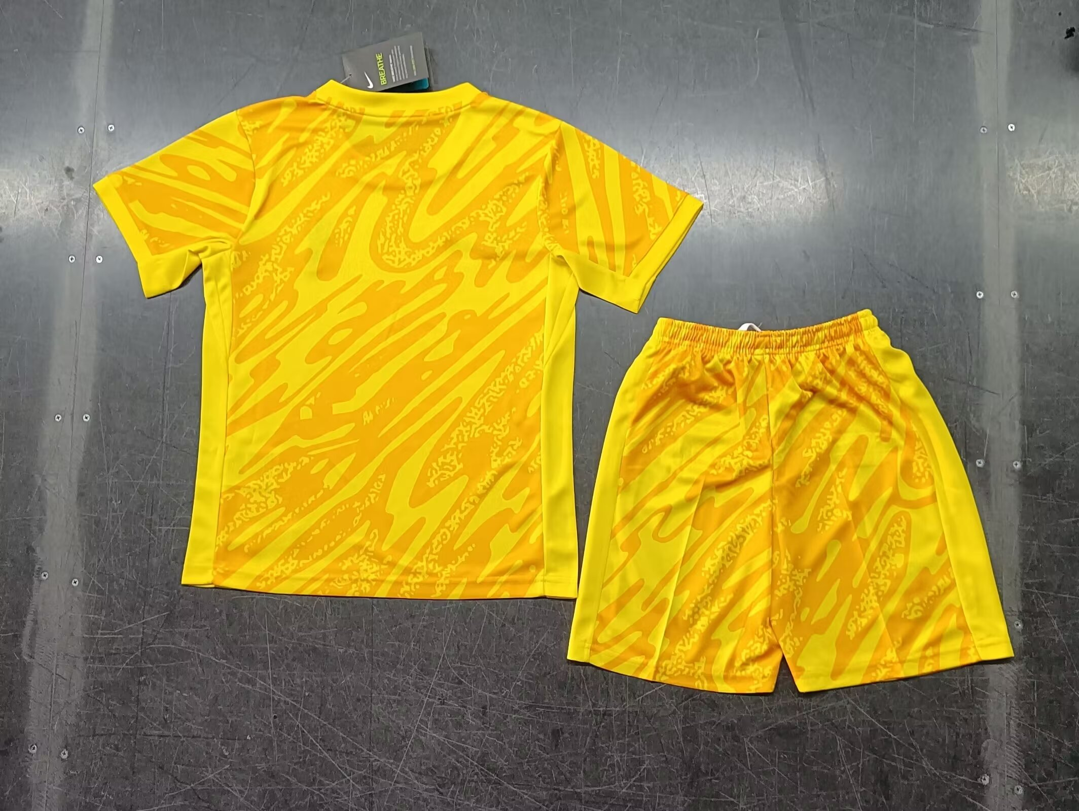 24/25 Tottenham Goalkeeper Kids Kit Football Shirt Thai Quality