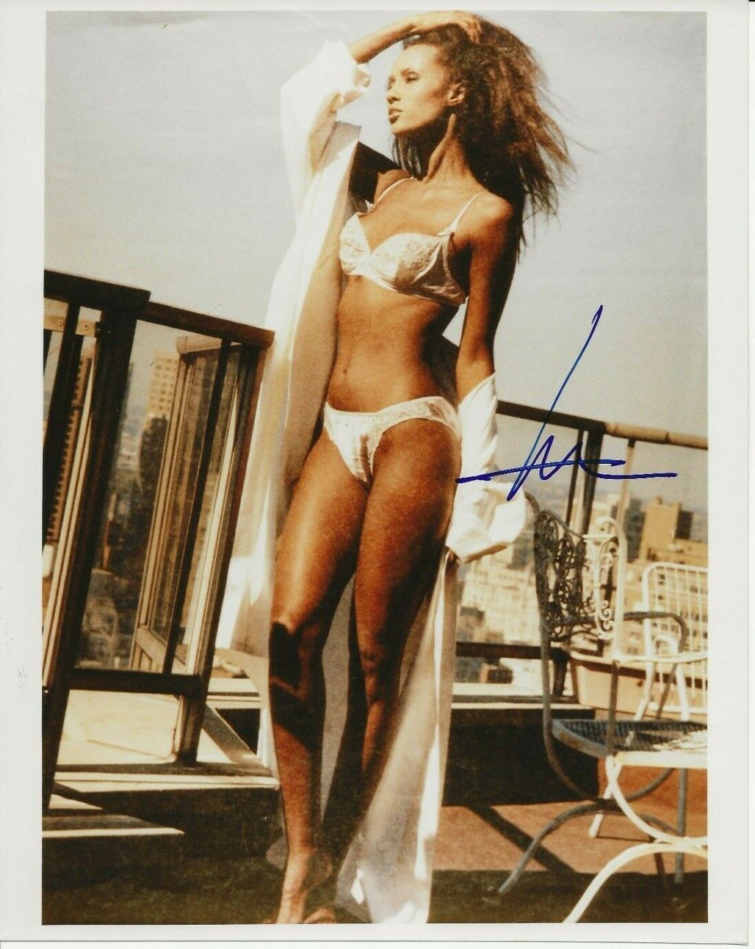 IMAN Signed Photo Poster painting Autographed 8x10 FASHION MODEL Actress ENTREPENEUR D Bowie COA