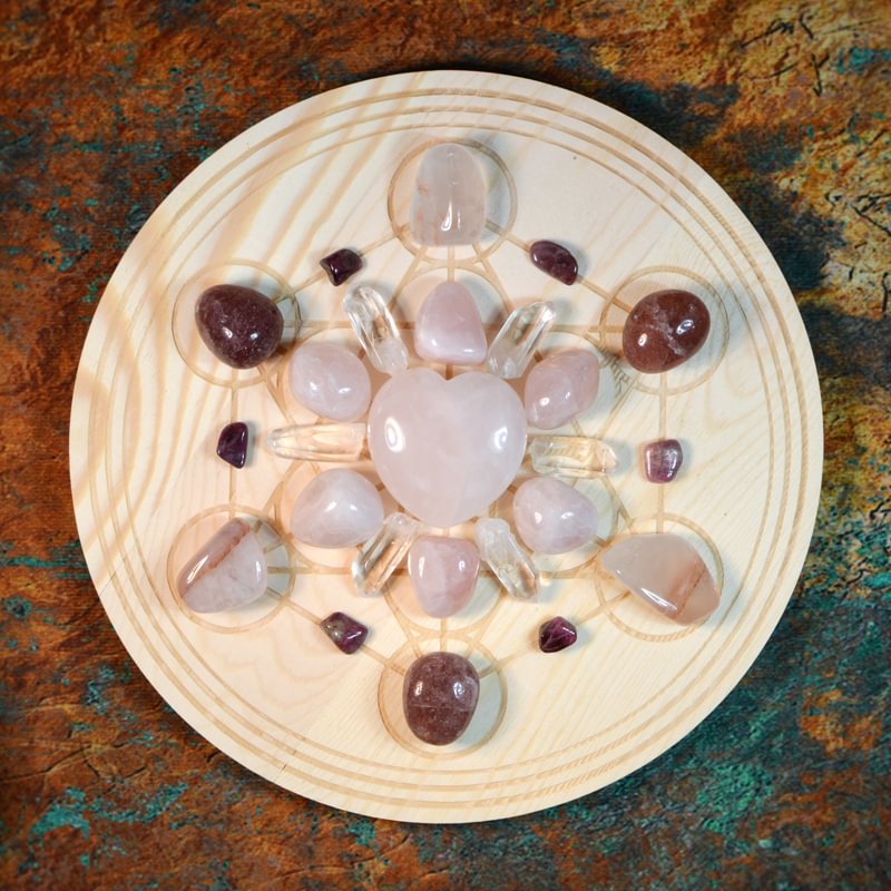 Love and Attraction Crystal Grid Natural Crystal Ornament Peach Blossom Emotional Pink Strawberry Crystal Solid Wood Plate for Birthday Gifts