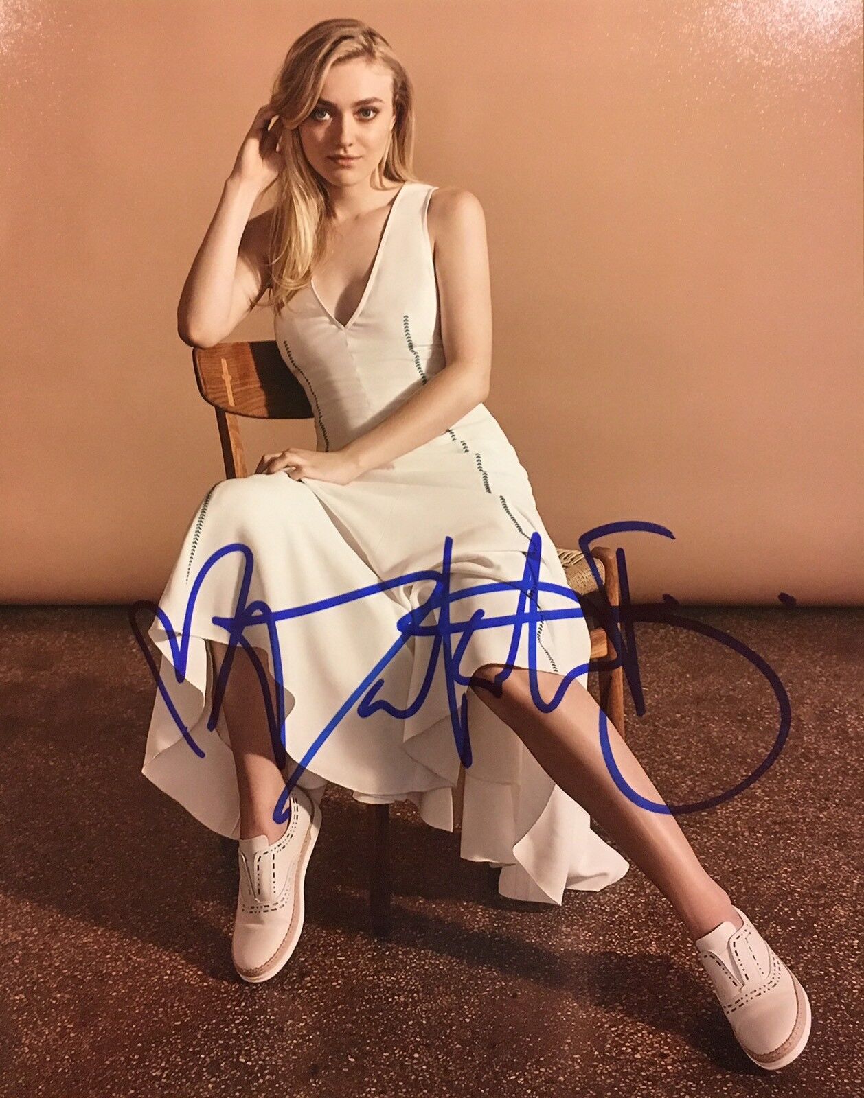 PROOF! DAKOTA FANNING Signed Autographed 8x10 Photo Poster painting Sexy Stunning Young Actress