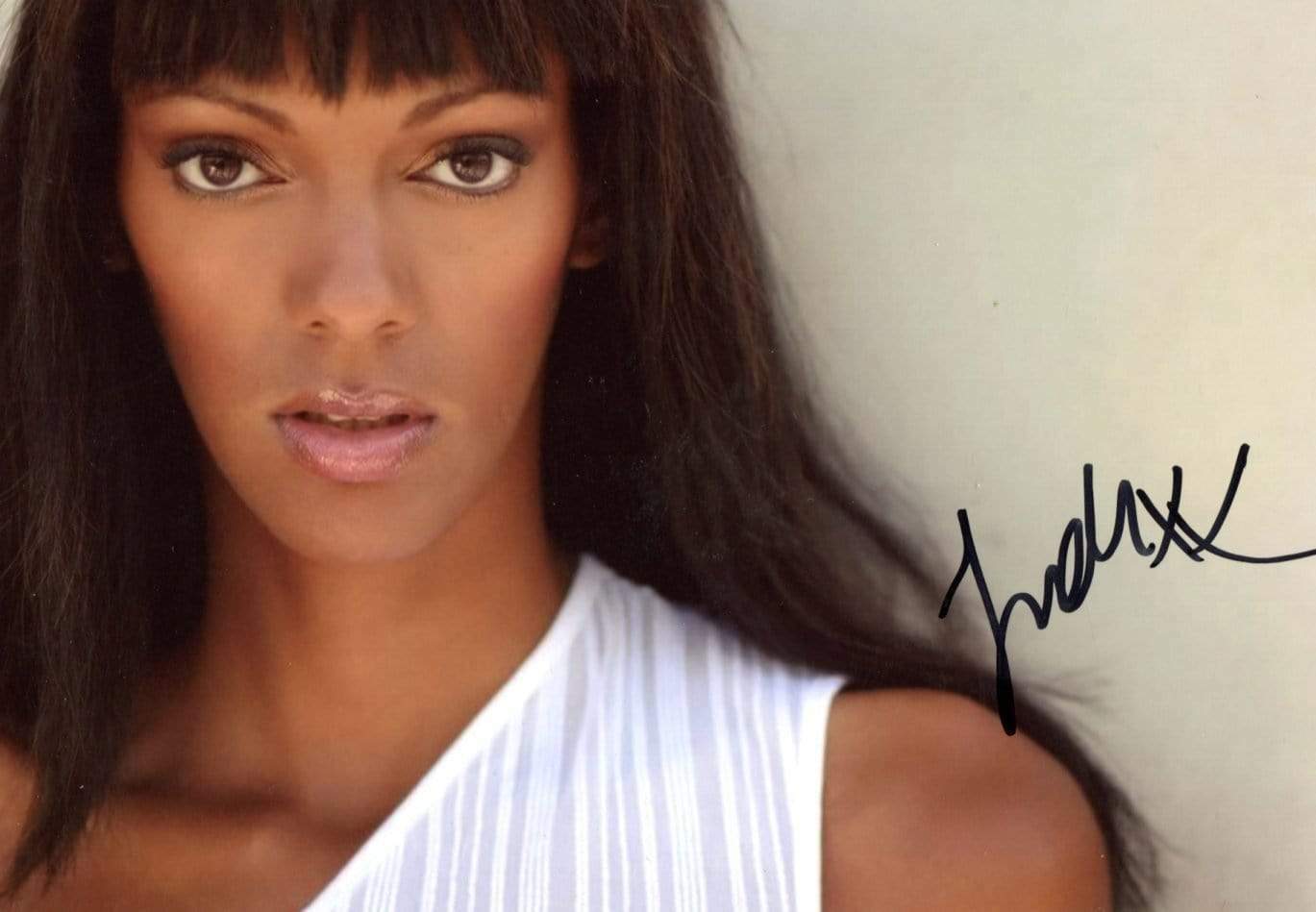 ACTRESS AND MODEL Judi Shekoni autograph, signed Photo Poster painting