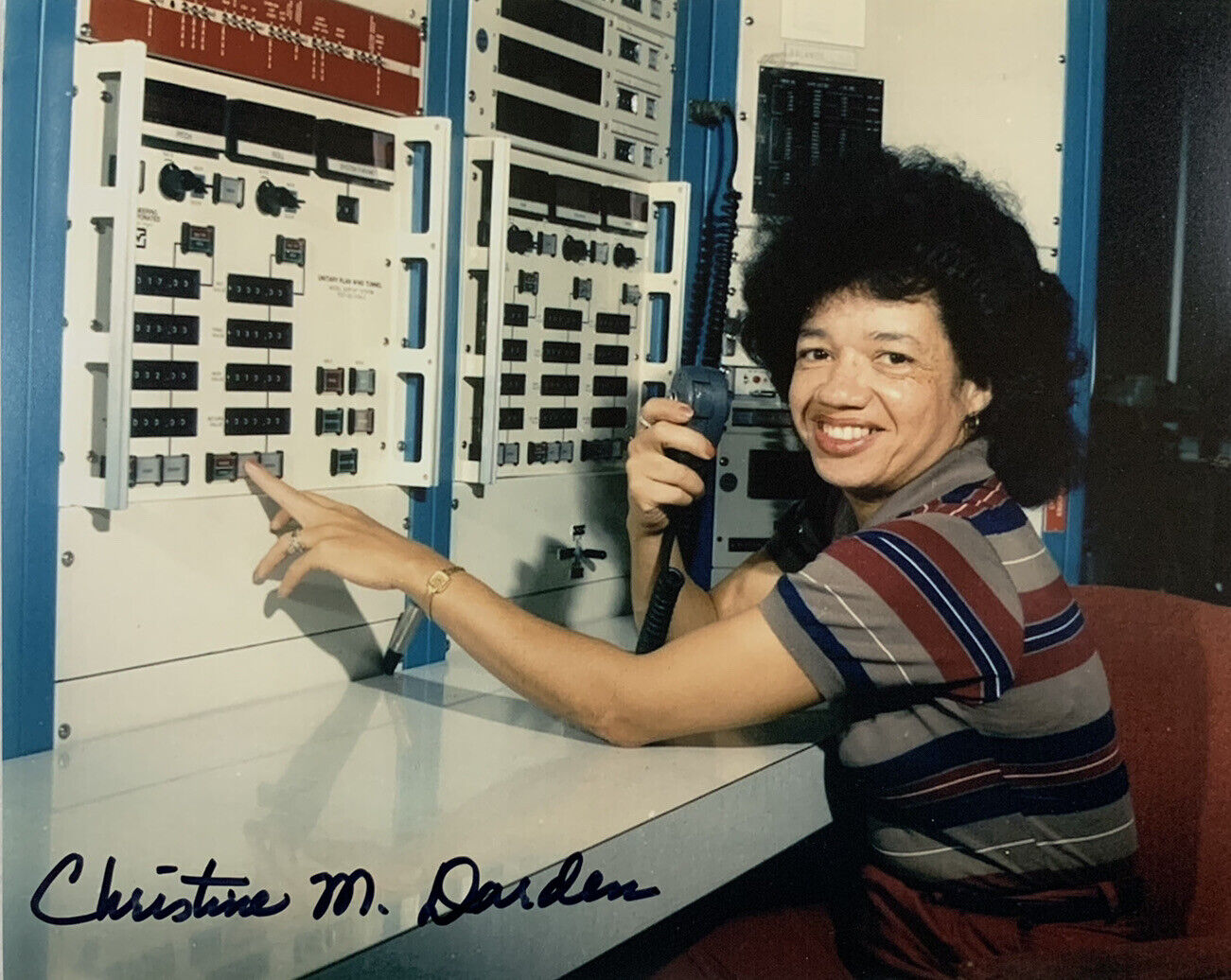 CHRISTINE DARDEN HAND SIGNED 8x10 Photo Poster painting NASA ENGINEER AUTOGRAPHED AUTHENTIC