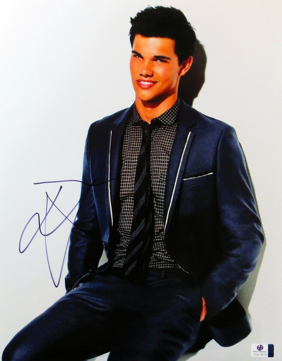 Taylor Lautner Signed Autographed 11X14 Photo Poster painting Twilight Sexy Tie Jacket GV814578