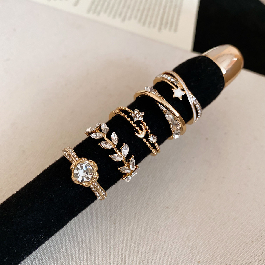 French-style zircon flower and pearl open ring set a sophisticated and luxurious design for index fingers featuring unique and niche hand jewelry for women