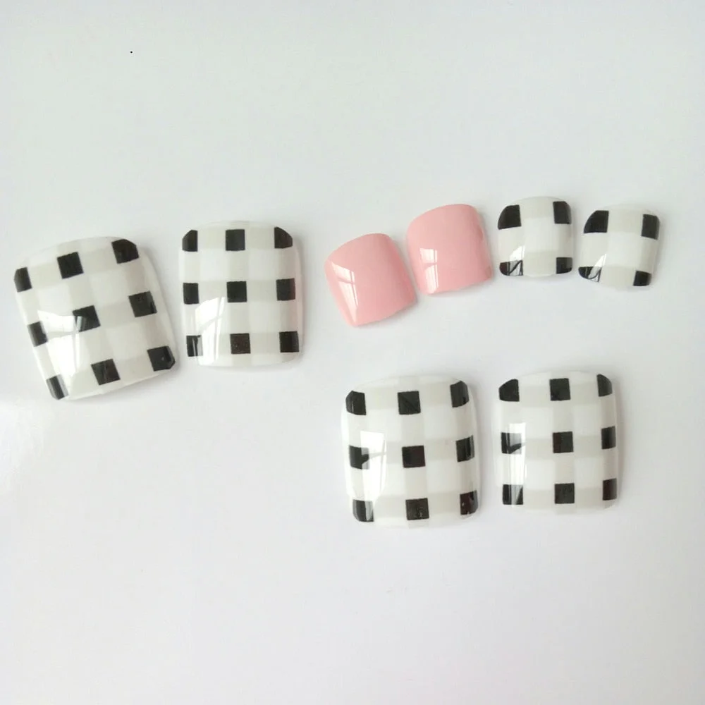 24Pcs Lady Artificial False Toenails Gradient Red Gold Foil Fake Toe Nails With Design DIY Foot Nail Art Tips Manicure Tools-Nail Inspo