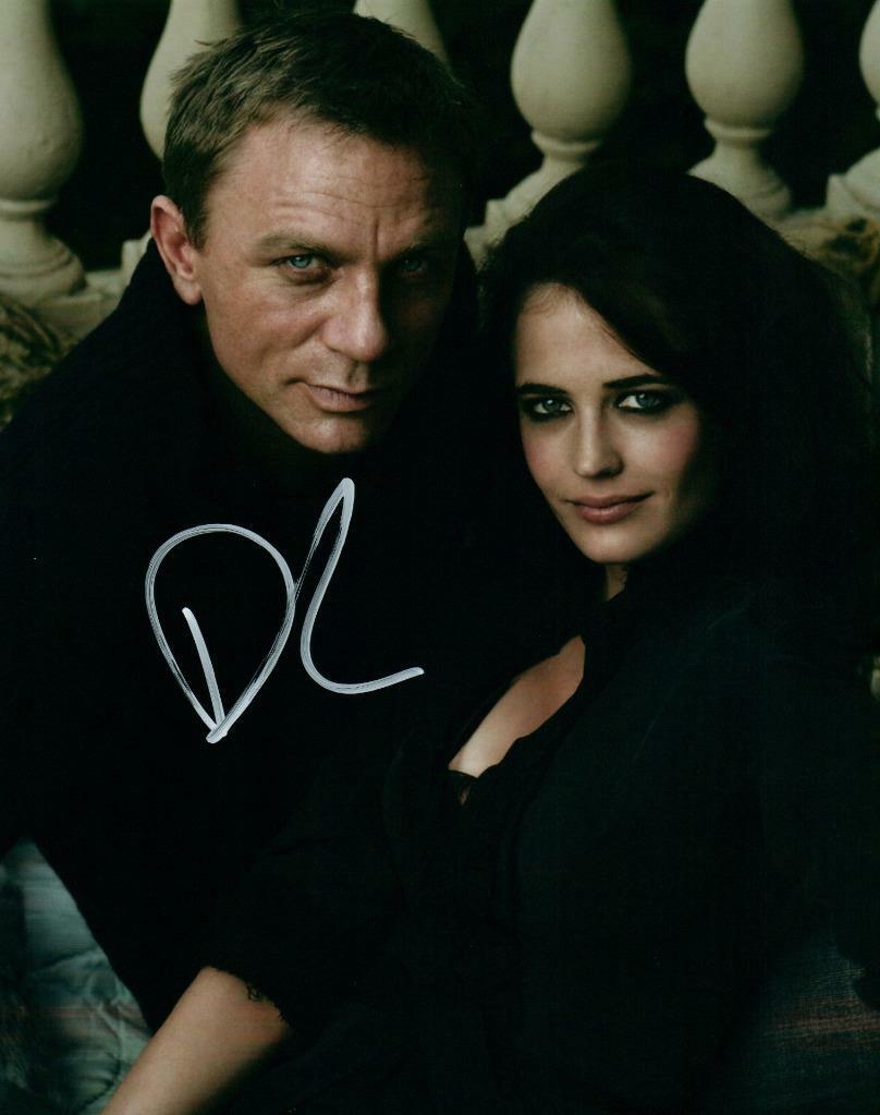 Daniel Craig signed 8x10 Picture nice autographed Photo Poster painting pic with COA