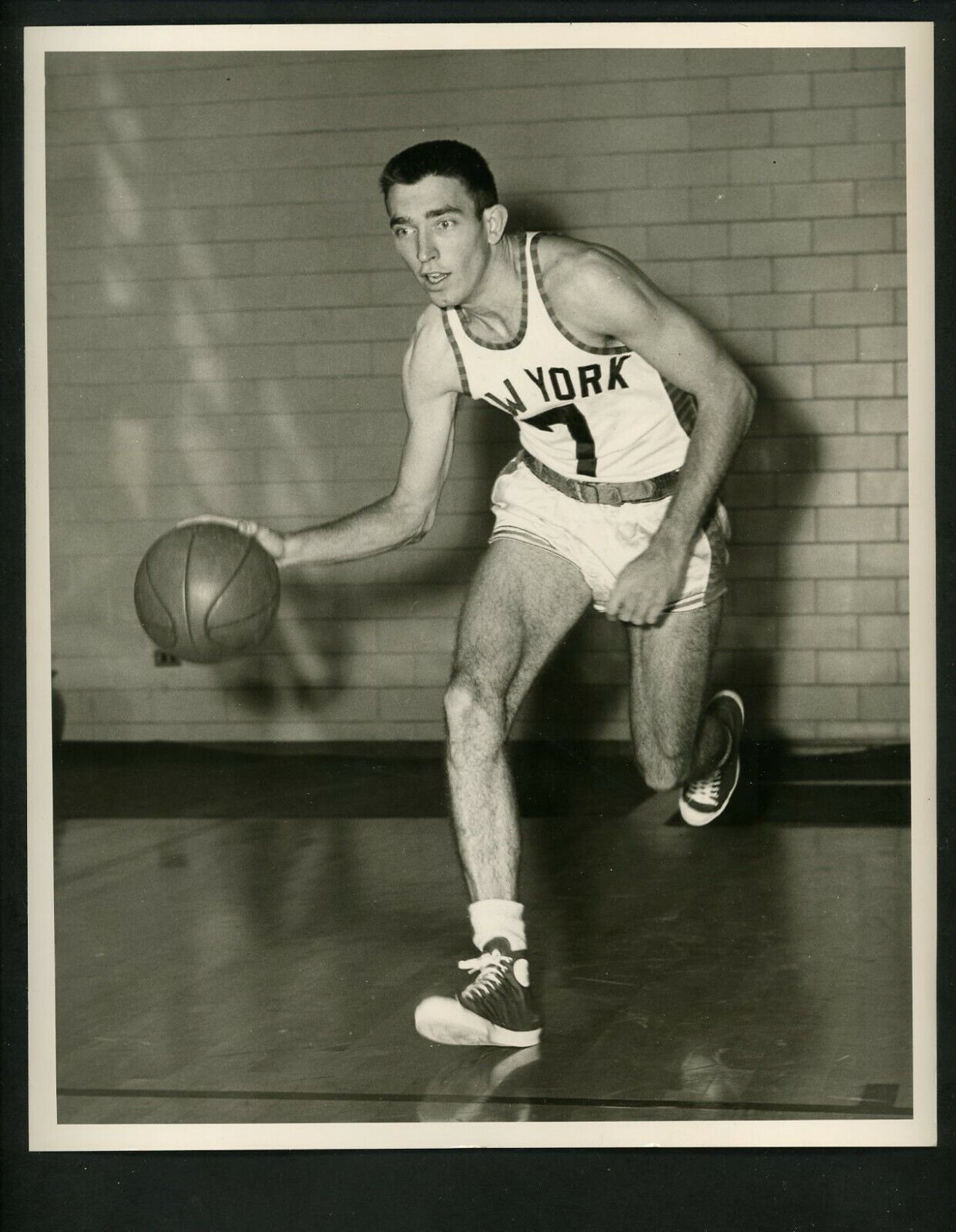 Gene Shue 1956 Press Photo Poster painting New York Knicks dribbling pose