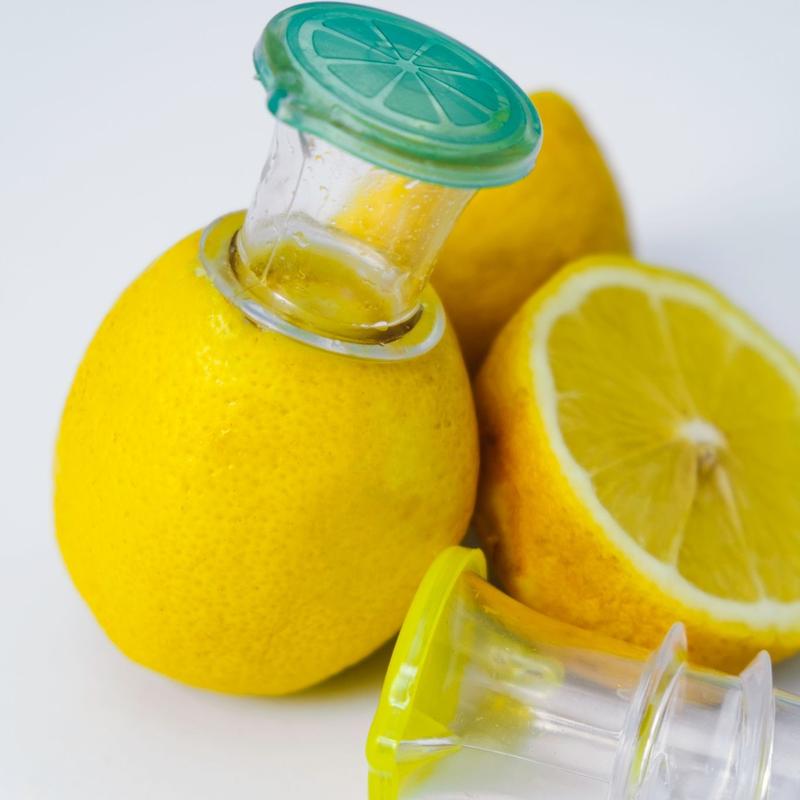 BPA-Free Plastic Lime Juicer Lemon Squeezer