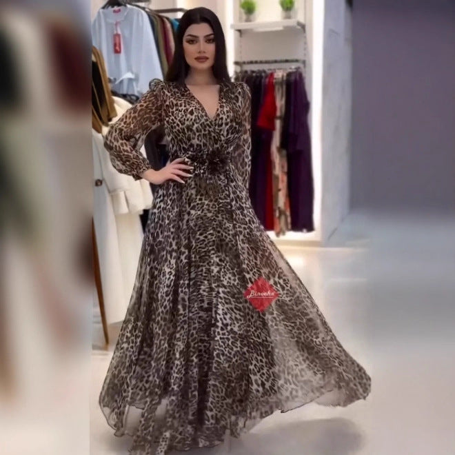 Elegantiška moteriška suknelė V formos iškirpte ir leopardo raštu