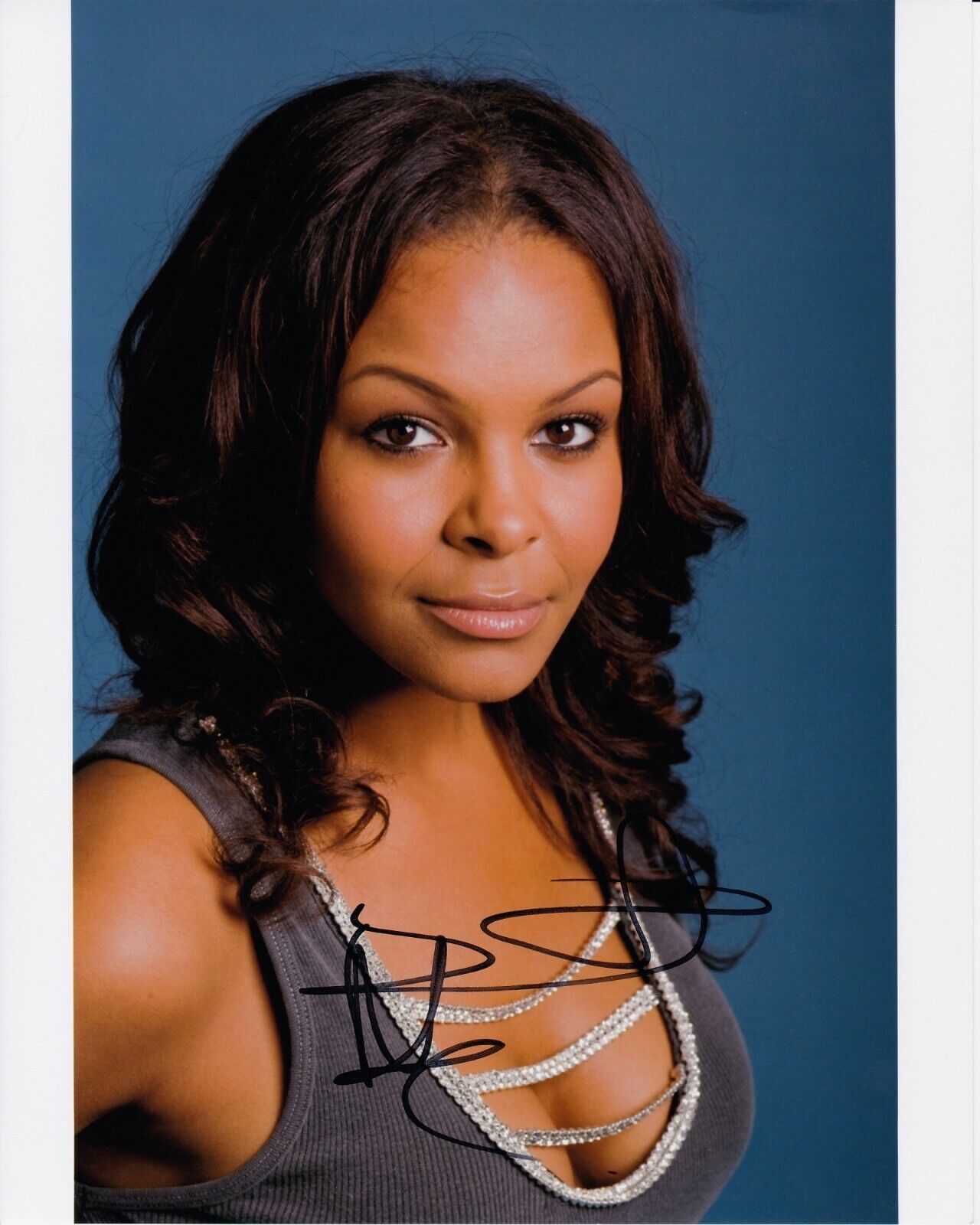 SAMANTHA MUMBA hand-signed BEAUTIFUL 8x10 CLOSEUP w/ uacc rd coa SEXY CLEAVAGE