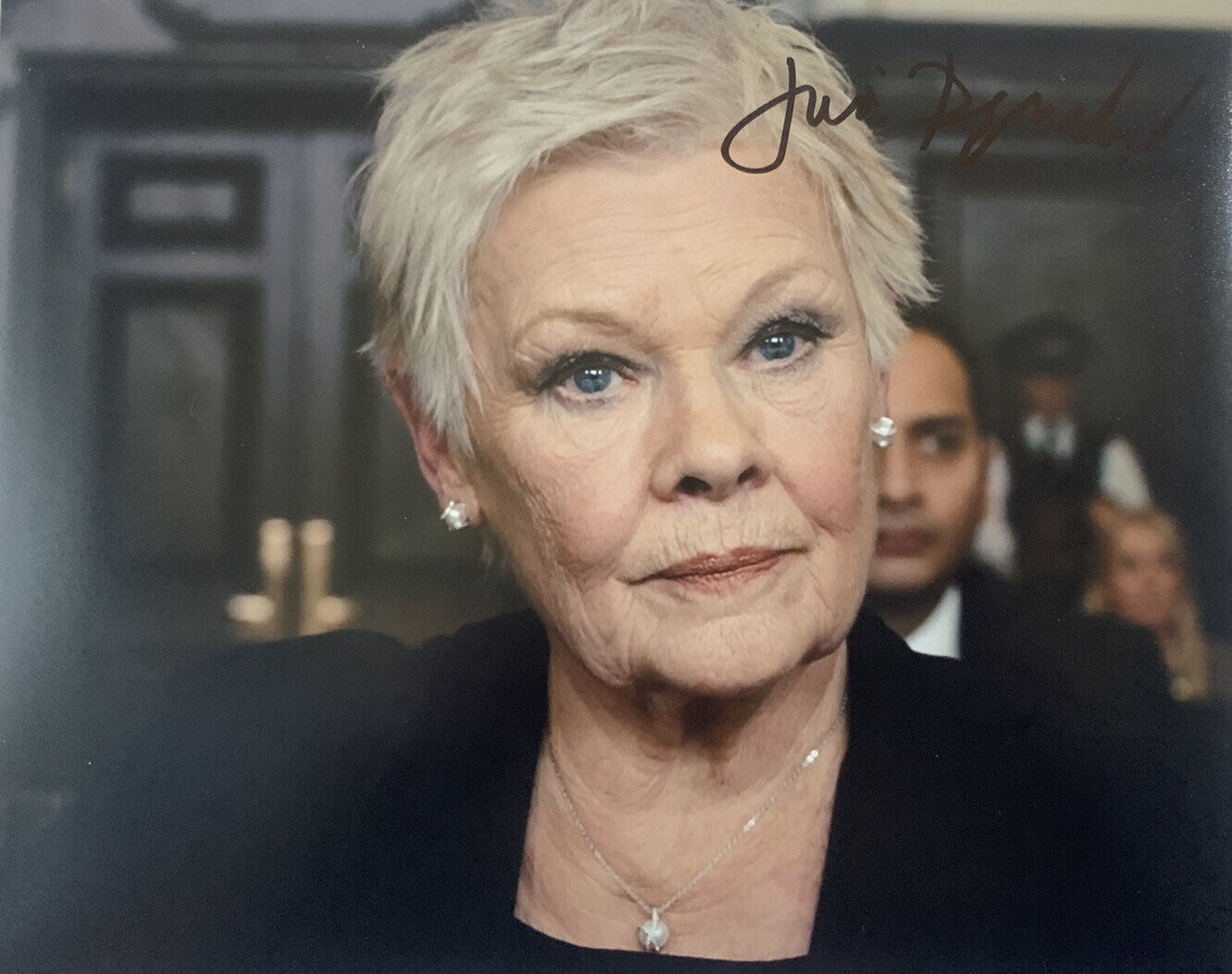 JUDI DENCH HAND SIGNED 8x10 Photo Poster painting JAMES BOND 007 ACTRESS AUTHENTIC AUTOGRAPH COA