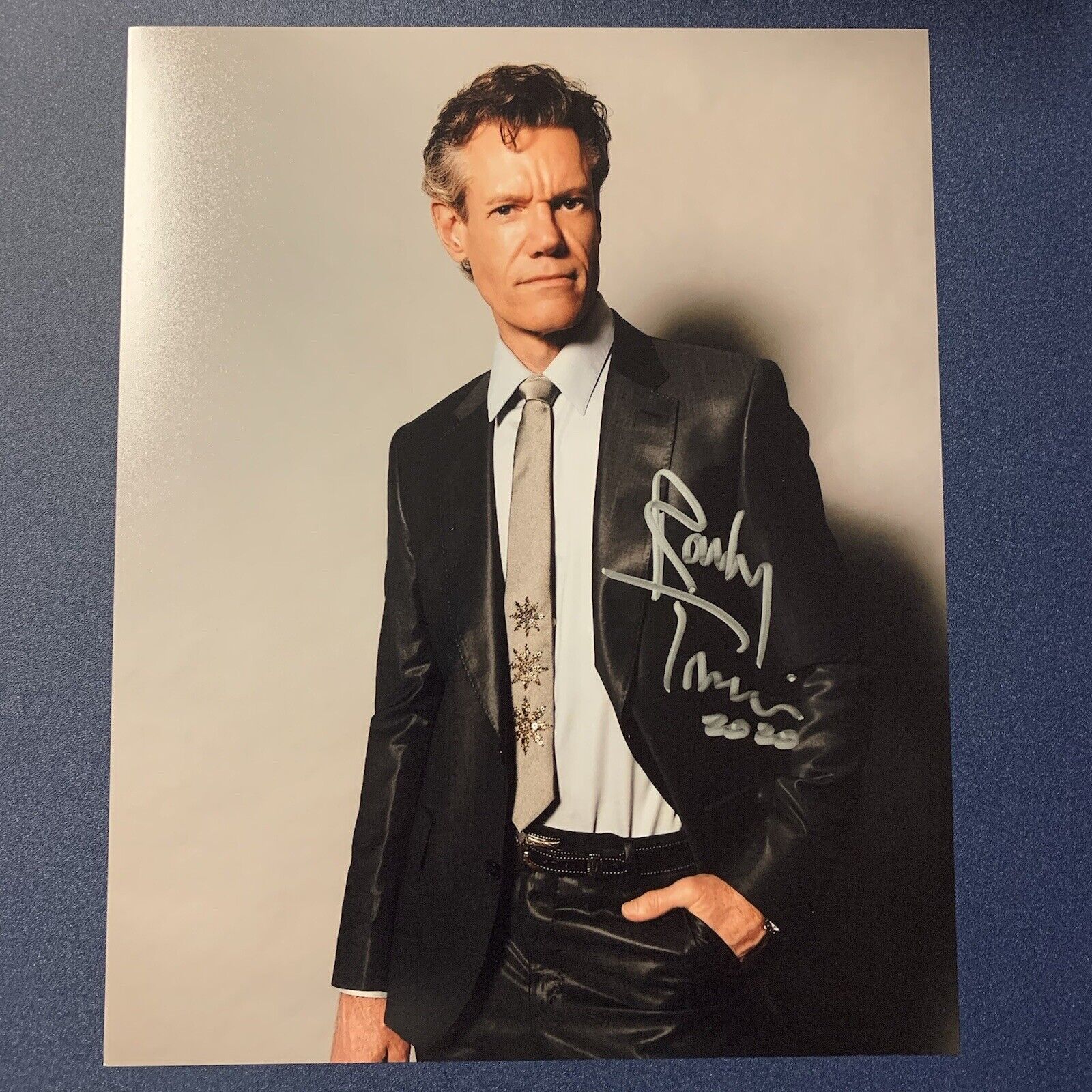 RANDY TRAVIS HAND SIGNED 8x10 Photo Poster painting COUNTRY MUSIC STAR LEGEND AUTOGRAPHED COA