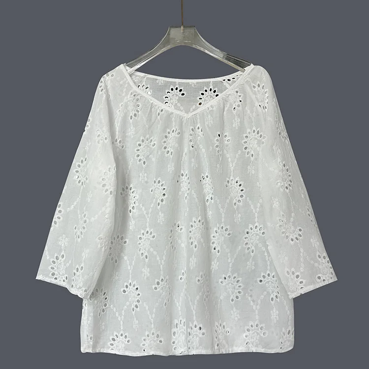 Women's Retro Lace And Linen Mid-length Sleeves V-neck Top