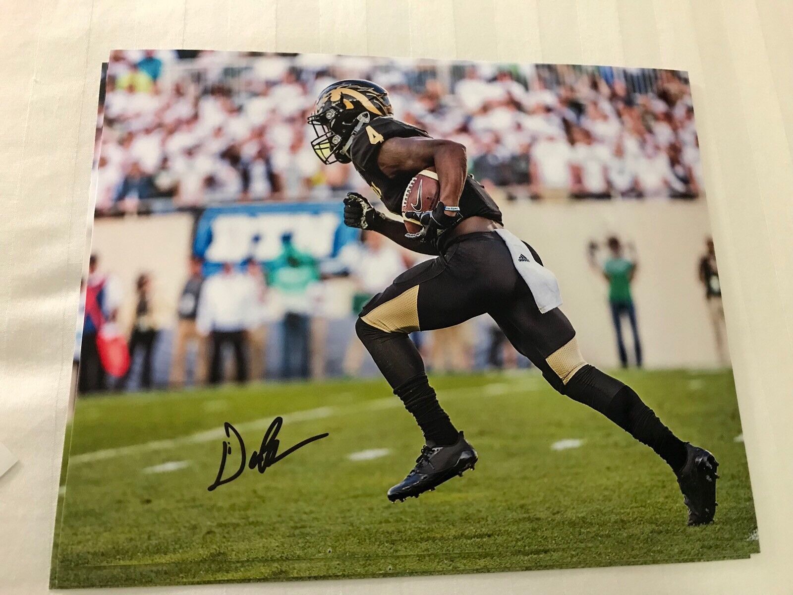 Darius Phillips Western Michigan WMU Hand signed autographed 8x10 football Photo Poster painting