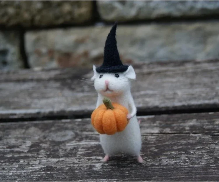 🎁(Handmade, Great present) Halloween Mouse With A Pumpkin