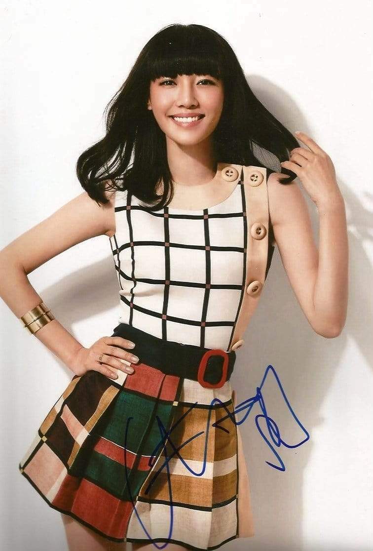 Bai Baihe CHINESE ACTRESS autograph, In-Person signed Photo Poster painting